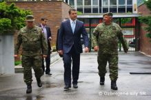 Minister obrany navtvil velitestvo pozemnch sl v Trenne