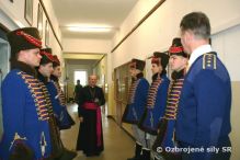 Vojensk biskup  ordinr OS a OZ SR udelil S PSR tradin trojkrov poehnanie 